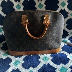 Authentic Louis Vuitton Alma Pm .  Lock & key included